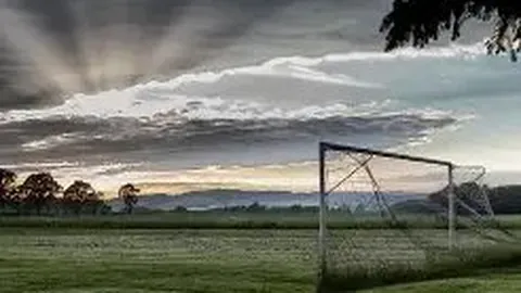 “紅魔季前賽以2-0擊退利茲，利馬復出芒特登場，紅魔取得季前首勝！”